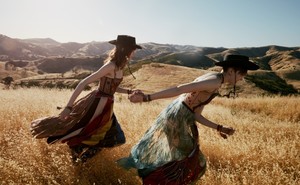 Dior-Magazine-Resort-2018-Fashion-Editorial13.thumb.jpg.5baa9a602b25e84355dd4b181656a019.jpg