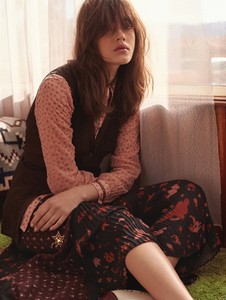 ELLE-Australia-November-2017-Rose-Freemantle-Sylve-Colless-1-2.thumb.jpg.8d2055801af4844a889656c7917d9f5f.jpg