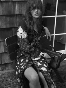 ELLE-Australia-November-2017-Rose-Freemantle-Sylve-Colless-9.thumb.jpg.842b850f2ce90ed240c217f215bf3329.jpg