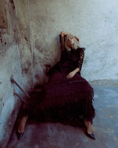 ELLE-Czech-December-2017-Michaela-Kocianova-Andreas-Ortner-8.thumb.jpg.b02aff8128736aa2429eb89eafec55c4.jpg