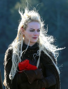 Emma-Stone_-On-the-set-of-Maniac--26.jpg