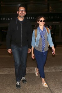 Emmy-Rossum-at-LAX-Airport-in-Los-Angeles--19.jpg