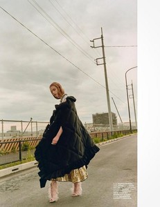 Estella-Boersma-by-Tak-Sugita-for-LOfficiel-Malaysia-September-2017-11.thumb.jpg.fca6e3f7245f0f7fe97a94b11d297503.jpg