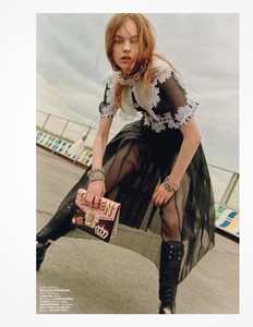 Estella-Boersma-by-Tak-Sugita-for-LOfficiel-Malaysia-September-2017-12.thumb.jpg.d270f4c5b3737386e915ef3ea48f6784.jpg