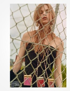 Estella-Boersma-by-Tak-Sugita-for-LOfficiel-Malaysia-September-2017-3.thumb.jpg.6b7e781cce187d3d26f8ccb0bc879922.jpg