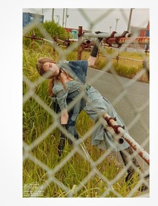 Estella-Boersma-by-Tak-Sugita-for-LOfficiel-Malaysia-September-2017-6.thumb.jpg.d044808148ce38f05c4f3d440109f6d4.jpg