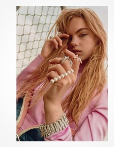 Estella-Boersma-by-Tak-Sugita-for-LOfficiel-Malaysia-September-2017-7.thumb.jpg.d4243205ba5420217c661780aeccbf91.jpg