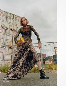 Estella-Boersma-by-Tak-Sugita-for-LOfficiel-Malaysia-September-2017-9.thumb.jpg.ae1e8da448fba362fd13bec16acbe93a.jpg
