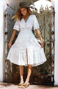 Flower-Child-Spell-the-Gypsy-Collective-JulyAugust-collection-Abby-Brothers-shot-by-Brydie-Mack22.jpg