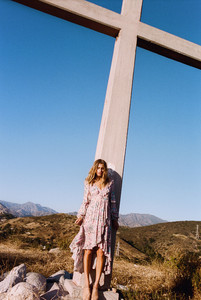 Flower-Child-Spell-the-Gypsy-Collective-JulyAugust-collection-Abby-Brothers-shot-by-Brydie-Mack73.jpg