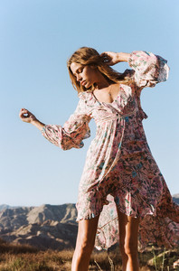 Flower-Child-Spell-the-Gypsy-Collective-JulyAugust-collection-Abby-Brothers-shot-by-Brydie-Mack79.jpg