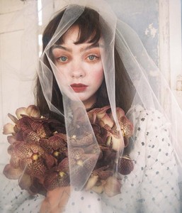 Glamour-Spain-Halloween-Special-Alice-Vink-Pablo-Curto-9.thumb.jpg.ac130ba88bb715e872076c17ee869a46.jpg