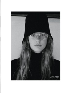Glamour_France_-_D_cembre_2017_-_Janvier_2018-page-006.jpg
