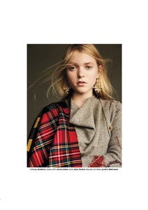 Grazia_France_-_24_Novembre_2017-page-005.jpg