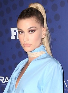 Hailey-Baldwin_-2017-FN-Achievement-Awards--14.jpg