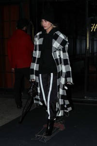 Hailey-Baldwin_-Leaving-The-Bowery-Hotel--07.jpg