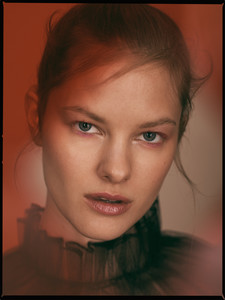 Hannah-Holman-by-Mary-Fix-for-Pibe-November-2017-1.jpg