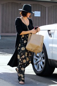 Jenna-Dewan-Tatum_-Out-in-Los-Angeles--07.jpg