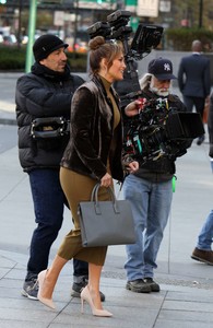 Jennifer-Lopez_-Filming-Second-Act-Set--08.jpg