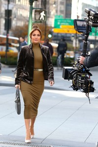 Jennifer-Lopez_-Filming-Second-Act-Set--15.jpg