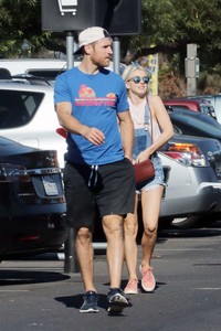 Julianne-Hough-in-Jeans--05.jpg