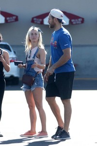 Julianne-Hough-in-Jeans--12.jpg