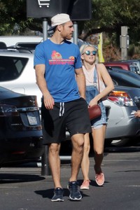 Julianne-Hough-in-Jeans--13.jpg