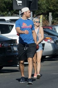 Julianne-Hough-in-Jeans--14.jpg