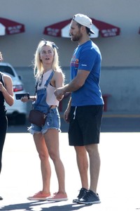 Julianne-Hough-in-Jeans--22.jpg