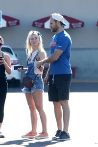 Julianne-Hough-in-Jeans--23.jpg