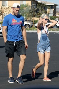Julianne-Hough-in-Jeans--27.jpg