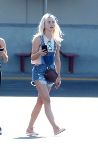 Julianne-Hough-in-Jeans--28.jpg