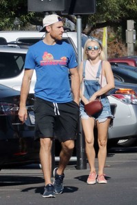 Julianne-Hough-in-Jeans--35.jpg