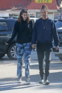 Kaia-Gerber-out-in-Malibu--01.jpg