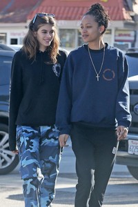 Kaia-Gerber-out-in-Malibu--03.jpg