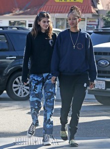 Kaia-Gerber-out-in-Malibu--05.jpg