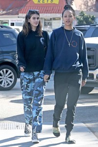 Kaia-Gerber-out-in-Malibu--07.jpg