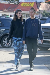 Kaia-Gerber-out-in-Malibu--09.jpg