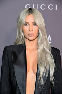 Kim_Kardashian_2017_LACMA_Art_Film_Gala_Honoring_1dE74SG14V_x.jpg