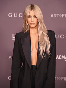 Kim_Kardashian_2017_LACMA_Art_Film_Gala_Honoring_OWH6_VPVC5dx.jpg