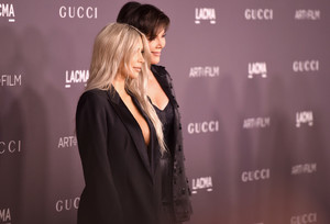 Kim_Kardashian_2017_LACMA_Art_Film_Gala_Honoring_SZms7WToFqXx.jpg