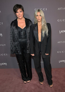 Kim_Kardashian_2017_LACMA_Art_Film_Gala_Honoring_szxQOZpE3Qyx.jpg