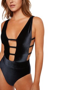 Ladder-OnePiece_Black_0657_1024x.thumb.jpg.1404ea893e41e031ef2e3e76327ebdce.jpg