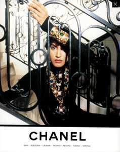 Lagerfeld_Chanel_Fall_Winter_90_91_02.thumb.png.bf7544a93a4a6773fe7ff307d4482dfc.png
