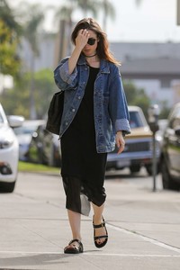 Lily-Collins_-Out-and-about-in-Beverly-Hills--04.jpg