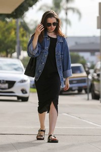 Lily-Collins_-Out-and-about-in-Beverly-Hills--08.jpg