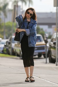 Lily-Collins_-Out-and-about-in-Beverly-Hills--10.jpg