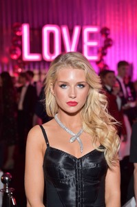 Lottie-Moss_-CLUB-LOVE-in-benefit-of-Elton-John-AIDS-Foundation--10.jpg
