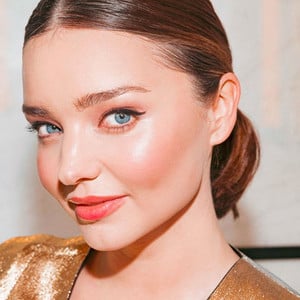 Miranda-Kerr-7.thumb.jpg.104c1926dde8a35949026bcc86d87e0e.jpg