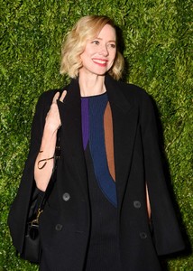 Naomi-Watts_-Saks-Fifth-Avenue-and-Disney-Once-Upon-a-Holiday--01.jpg